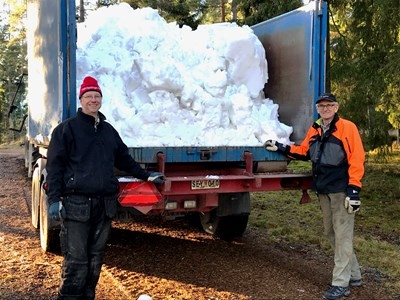 Billy och Rösa framför första snölasset